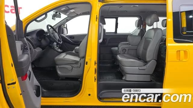 2020 Hyundai The New Grand Starex 4WD School Bus Sold VIN KMJWA37KDLU132316 – rear exterior 2020 Hyundai The New Grand Starex 4WD School Bus Sold VIN KMJWA37KDLU132316 – rear exterior