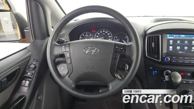2020 Hyundai The New Grand Starex 4WD School Bus Sold VIN KMJWA37KDLU132316 – exterior detail 2020 Hyundai The New Grand Starex 4WD School Bus Sold VIN KMJWA37KDLU132316 – exterior detail