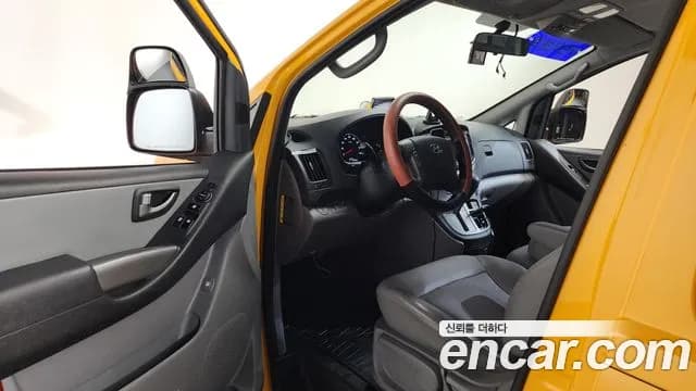 2019 Hyundai The New Grand Starex School Bus LPi Sold VIN KMJWA37TBKU014862 – side profile 2019 Hyundai The New Grand Starex School Bus LPi Sold VIN KMJWA37TBKU014862 – side profile