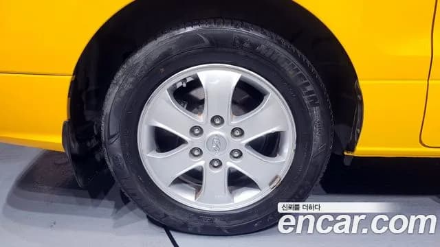2019 Hyundai The New Grand Starex School Bus LPi Sold VIN KMJWA37TBKU067131 – exterior detail 2019 Hyundai The New Grand Starex School Bus LPi Sold VIN KMJWA37TBKU067131 – exterior detail