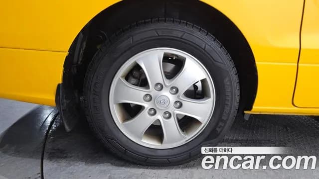 2021 Hyundai The New Grand Starex School Bus LPi Sold VIN KMJWA37TBMU159596 – exterior detail 2021 Hyundai The New Grand Starex School Bus LPi Sold VIN KMJWA37TBMU159596 – exterior detail