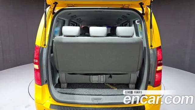 2021 Hyundai The New Grand Starex School Bus LPi Sold VIN KMJWA37TBMU178559 – exterior detail 2021 Hyundai The New Grand Starex School Bus LPi Sold VIN KMJWA37TBMU178559 – exterior detail