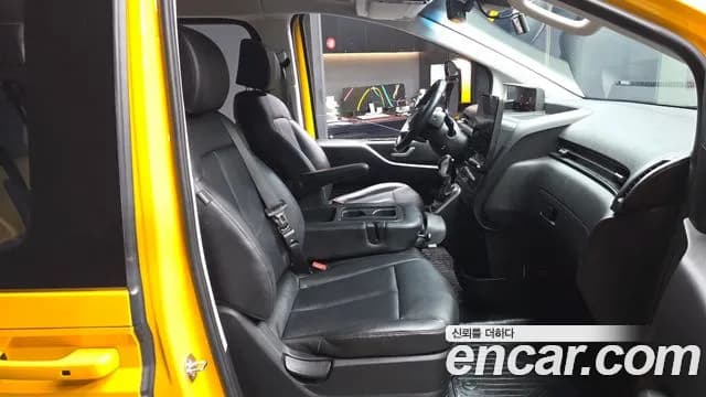 2023 Hyundai Staria L3.5 Kinder Safety Car Sold VIN KMJYB373BPU123874 – rear exterior 2023 Hyundai Staria L3.5 Kinder Safety Car Sold VIN KMJYB373BPU123874 – rear exterior