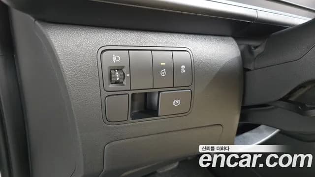 2024 Hyundai Staria L3.5 Tourer 11-Seater Sold VIN KMJYB373BRU162675 – exterior detail 2024 Hyundai Staria L3.5 Tourer 11-Seater Sold VIN KMJYB373BRU162675 – exterior detail