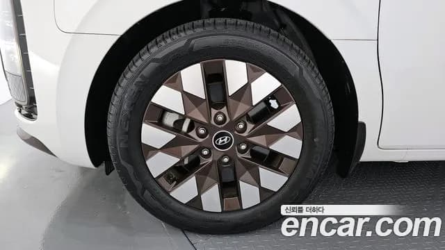 2023 Hyundai Staria 4WD Camper Sold VIN KMJYS371DPU095643 – exterior detail 2023 Hyundai Staria 4WD Camper Sold VIN KMJYS371DPU095643 – exterior detail