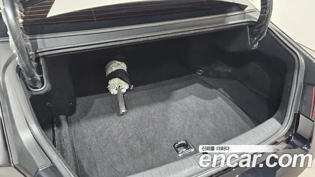 2022 Genesis G90 (RS4) Gasoline 3.5 Turbo 2WD Sold VIN KMTFA41DBNU015570 – interior seats 2022 Genesis G90 (RS4) Gasoline 3.5 Turbo 2WD Sold VIN KMTFA41DBNU015570 – interior seats