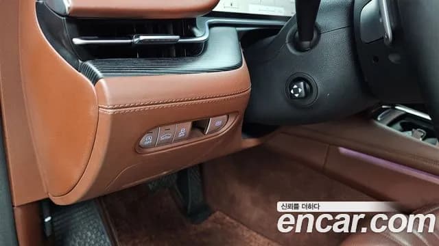 2022 Genesis G90 (RS4) Gasoline 3.5 Turbo AWD Sold VIN KMTFA41DDNU002088 – interior seats 2022 Genesis G90 (RS4) Gasoline 3.5 Turbo AWD Sold VIN KMTFA41DDNU002088 – interior seats