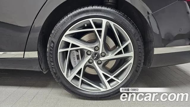 2022 Genesis G90 (RS4) Gasoline 3.5 Turbo AWD Sold VIN KMTFA41DDNU002088 – exterior detail 2022 Genesis G90 (RS4) Gasoline 3.5 Turbo AWD Sold VIN KMTFA41DDNU002088 – exterior detail