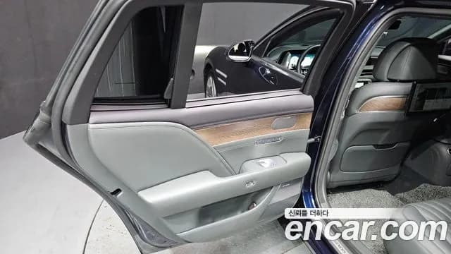 2022 Genesis G90 (RS4) Gasoline 3.5 Turbo AWD Sold VIN KMTFA41DDNU003252 – interior seats 2022 Genesis G90 (RS4) Gasoline 3.5 Turbo AWD Sold VIN KMTFA41DDNU003252 – interior seats