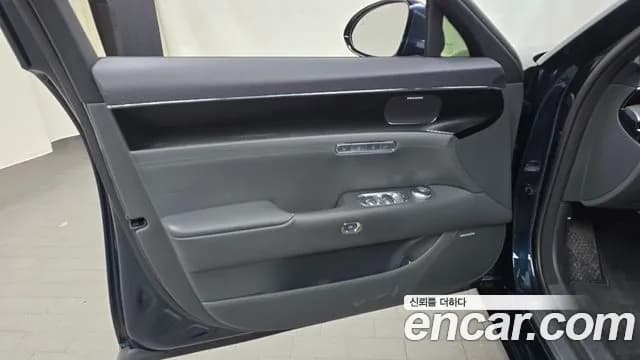 2022 Genesis G90 (RS4) Gasoline 3.5 Turbo AWD Sold VIN KMTFA41DDNU008179 – interior seats 2022 Genesis G90 (RS4) Gasoline 3.5 Turbo AWD Sold VIN KMTFA41DDNU008179 – interior seats