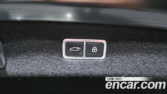 2022 Genesis G90 (RS4) Gasoline 3.5 Turbo AWD Sold VIN KMTFA41DDNU009018 – exterior detail 2022 Genesis G90 (RS4) Gasoline 3.5 Turbo AWD Sold VIN KMTFA41DDNU009018 – exterior detail