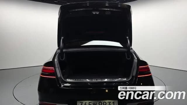 2022 Genesis G90 (RS4) Gasoline 3.5 Turbo AWD Sold VIN KMTFA41DDNU009864 – interior seats 2022 Genesis G90 (RS4) Gasoline 3.5 Turbo AWD Sold VIN KMTFA41DDNU009864 – interior seats