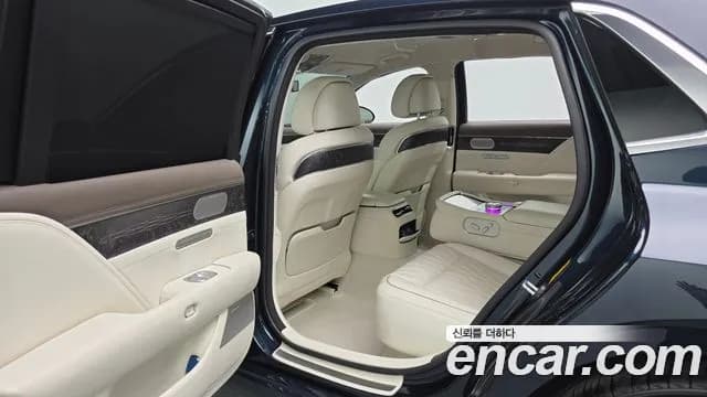 2022 Genesis G90 (RS4) Gasoline 3.5 Turbo AWD Sold VIN KMTFA41DDNU013763 – interior seats 2022 Genesis G90 (RS4) Gasoline 3.5 Turbo AWD Sold VIN KMTFA41DDNU013763 – interior seats