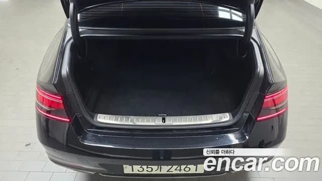 2022 Genesis G90 (RS4) Gasoline 3.5 Turbo AWD Sold VIN KMTFA41DDNU017119 – exterior detail 2022 Genesis G90 (RS4) Gasoline 3.5 Turbo AWD Sold VIN KMTFA41DDNU017119 – exterior detail