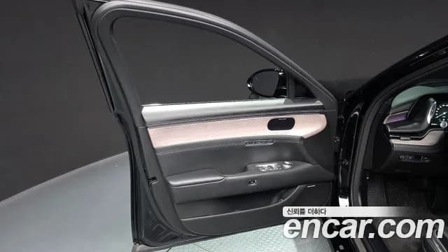 2024 Genesis G90 (RS4) Gasoline 3.5 Turbo AWD Sold VIN KMTFA41DDRU040368 – trunk area 2024 Genesis G90 (RS4) Gasoline 3.5 Turbo AWD Sold VIN KMTFA41DDRU040368 – trunk area