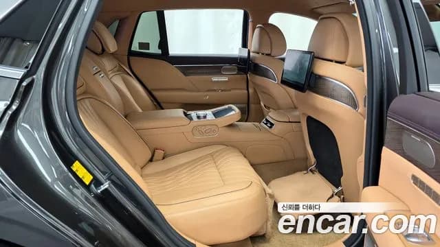 2025 Genesis G90 (RS4) Gasoline 3.5 Turbo AWD Sold VIN KMTFA41DDSU044790 – interior seats 2025 Genesis G90 (RS4) Gasoline 3.5 Turbo AWD Sold VIN KMTFA41DDSU044790 – interior seats