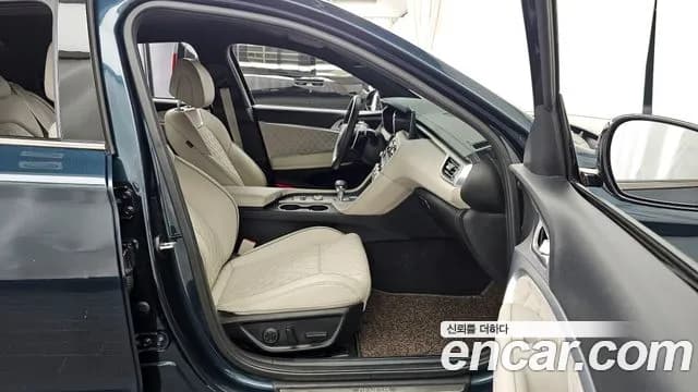2023 Genesis The New G70 Gasoline 2.0T 2WD Sold VIN KMTG141ABPU120426 – photo 13 2023 Genesis The New G70 Gasoline 2.0T 2WD Sold VIN KMTG141ABPU120426 – photo 13
