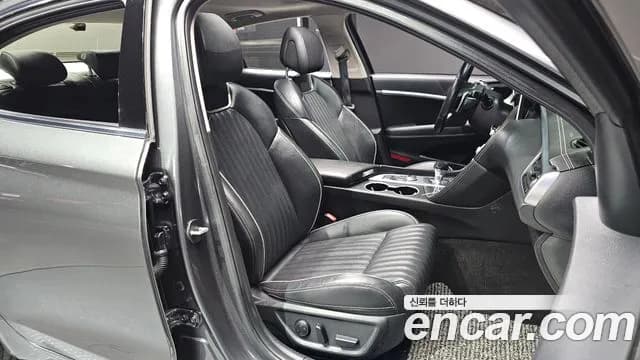 2020 Genesis G70 2.0T Sold VIN KMTG341ABLU061631 – photo 14 2020 Genesis G70 2.0T Sold VIN KMTG341ABLU061631 – photo 14