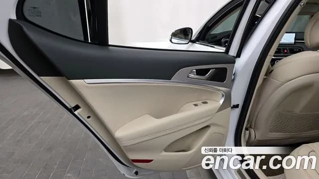 2022 Genesis The New G70 Gasoline 2.0T 2WD Sold VIN KMTG341ABNU094922 – trunk area 2022 Genesis The New G70 Gasoline 2.0T 2WD Sold VIN KMTG341ABNU094922 – trunk area