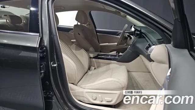 2023 Genesis The New G70 Gasoline 2.0T 2WD Sold VIN KMTG341ABPU112076 – photo 14 2023 Genesis The New G70 Gasoline 2.0T 2WD Sold VIN KMTG341ABPU112076 – photo 14