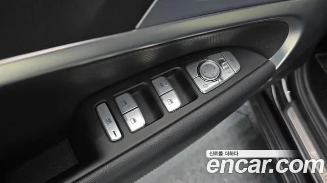 2019 Genesis G70 2.0T AWD Sold VIN KMTG341ADKU045694 – photo 12 2019 Genesis G70 2.0T AWD Sold VIN KMTG341ADKU045694 – photo 12