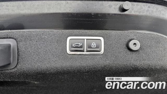 2025 Genesis The New G70 Gasoline 2.5T 4WD Sold VIN KMTG341CDSU152077 – trunk area 2025 Genesis The New G70 Gasoline 2.5T 4WD Sold VIN KMTG341CDSU152077 – trunk area