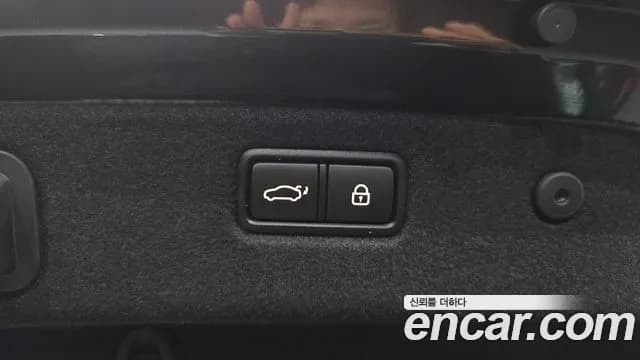 2019 Genesis G70 3.3T Sport AWD Sold VIN KMTG541EDKU028132 – trunk area 2019 Genesis G70 3.3T Sport AWD Sold VIN KMTG541EDKU028132 – trunk area
