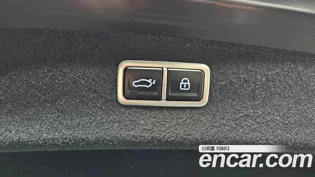 2022 Genesis Electrified G80 (RG3) e-AWD Sold VIN KMTGE411PNU001035 – interior seats 2022 Genesis Electrified G80 (RG3) e-AWD Sold VIN KMTGE411PNU001035 – interior seats