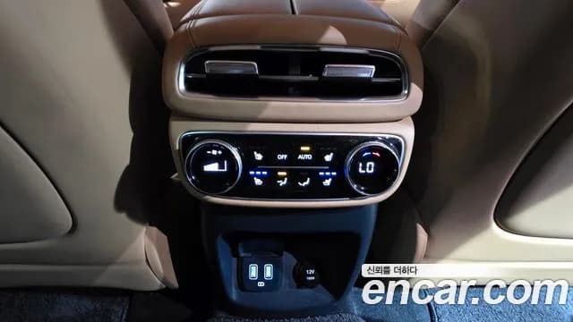 2020 Genesis GV80 2.5T Gasoline AWD Sold VIN KMTHA81BDLU022635 – exterior detail 2020 Genesis GV80 2.5T Gasoline AWD Sold VIN KMTHA81BDLU022635 – exterior detail