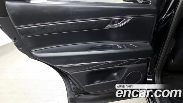 2020 Genesis GV80 2.5T Gasoline AWD Sold VIN KMTHA81BDLU035735 – side profile 2020 Genesis GV80 2.5T Gasoline AWD Sold VIN KMTHA81BDLU035735 – side profile