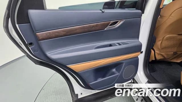 2022 Genesis GV80 2.5T Gasoline AWD Sold VIN KMTHA81BDNU083666 – trunk area 2022 Genesis GV80 2.5T Gasoline AWD Sold VIN KMTHA81BDNU083666 – trunk area