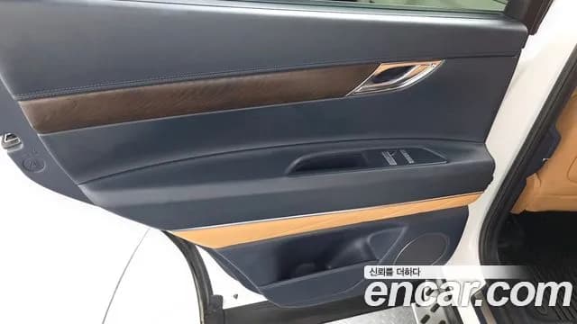 2022 Genesis GV80 2.5T Gasoline AWD Sold VIN KMTHA81BDNU104156 – interior seats 2022 Genesis GV80 2.5T Gasoline AWD Sold VIN KMTHA81BDNU104156 – interior seats
