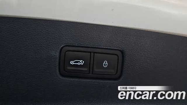 2022 Genesis GV80 2.5T Gasoline AWD Sold VIN KMTHA81BDNU107013 – trunk area 2022 Genesis GV80 2.5T Gasoline AWD Sold VIN KMTHA81BDNU107013 – trunk area