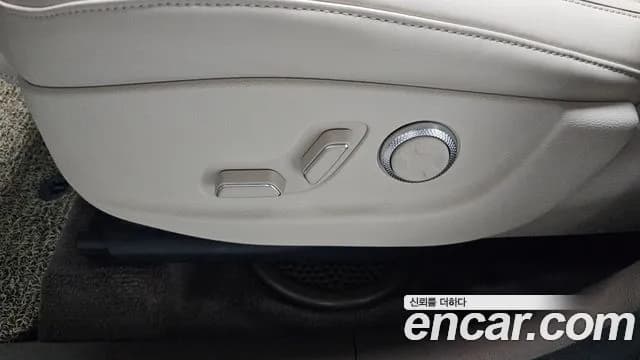 2022 Genesis GV80 2.5T Gasoline AWD Sold VIN KMTHA81BDNU107806 – interior seats 2022 Genesis GV80 2.5T Gasoline AWD Sold VIN KMTHA81BDNU107806 – interior seats