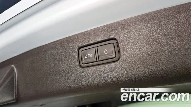2022 Genesis GV80 3.0 Diesel AWD Sold VIN KMTHB81DDNU100987 – trunk area 2022 Genesis GV80 3.0 Diesel AWD Sold VIN KMTHB81DDNU100987 – trunk area