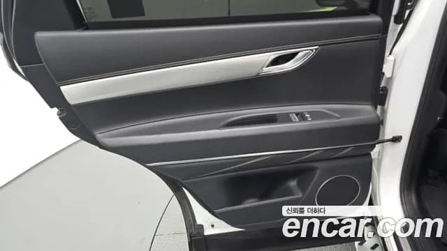 2022 Genesis GV80 3.5T Gasoline AWD Sold VIN KMTHC81CDNU087339 – exterior detail 2022 Genesis GV80 3.5T Gasoline AWD Sold VIN KMTHC81CDNU087339 – exterior detail