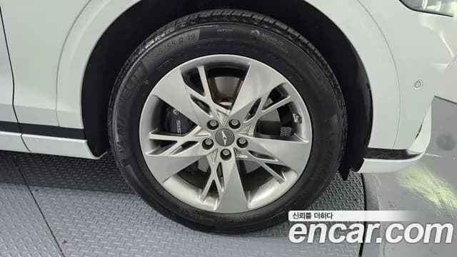 2021 Genesis GV70 2.5T Gasoline 2WD Sold VIN KMTMA81BBMU020189 – side profile 2021 Genesis GV70 2.5T Gasoline 2WD Sold VIN KMTMA81BBMU020189 – side profile