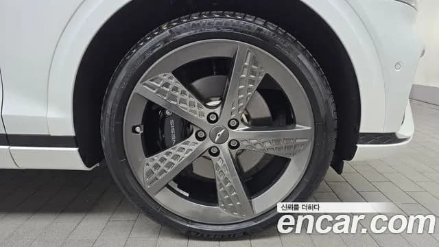 2021 Genesis GV70 2.5T Gasoline 2WD Sold VIN KMTMA81BBMU043122 – exterior detail 2021 Genesis GV70 2.5T Gasoline 2WD Sold VIN KMTMA81BBMU043122 – exterior detail