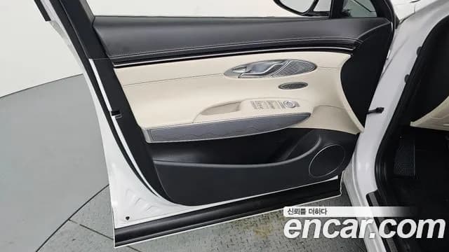 2022 Genesis GV70 2.5T Gasoline 2WD Sold VIN KMTMA81BBNU052396 – side profile 2022 Genesis GV70 2.5T Gasoline 2WD Sold VIN KMTMA81BBNU052396 – side profile