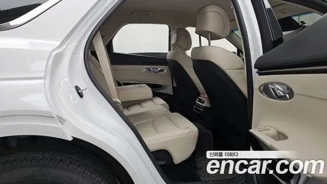 2024 Genesis GV70 2.5T Gasoline 2WD Sold VIN KMTMA81BBRU164331 – exterior detail 2024 Genesis GV70 2.5T Gasoline 2WD Sold VIN KMTMA81BBRU164331 – exterior detail