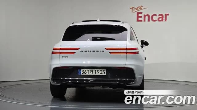 2025 Genesis GV70 2.5T Gasoline 2WD Sold VIN KMTMA81BBSU201297 – dashboard 2025 Genesis GV70 2.5T Gasoline 2WD Sold VIN KMTMA81BBSU201297 – dashboard