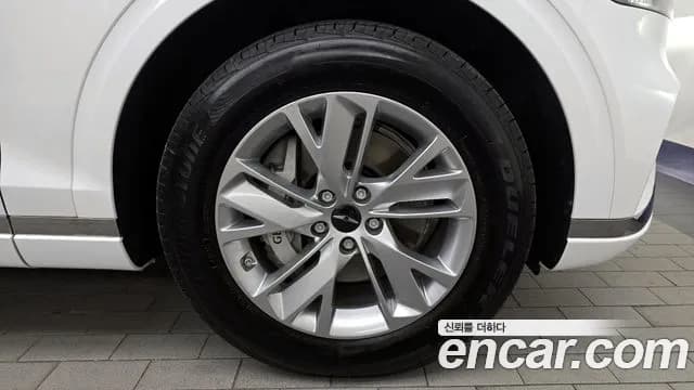 2025 Genesis GV70 2.5T Gasoline 2WD Sold VIN KMTMA81BBSU201297 – exterior detail 2025 Genesis GV70 2.5T Gasoline 2WD Sold VIN KMTMA81BBSU201297 – exterior detail
