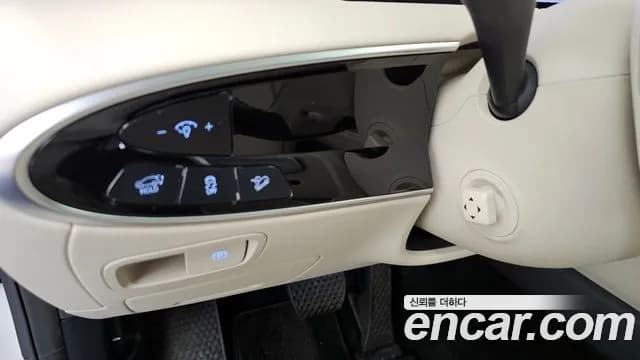 2025 Genesis GV70 2.5T Gasoline 2WD Sold VIN KMTMA81BBSU202628 – exterior detail 2025 Genesis GV70 2.5T Gasoline 2WD Sold VIN KMTMA81BBSU202628 – exterior detail