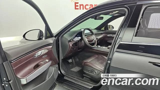 2021 Genesis GV70 2.5T Gasoline AWD Sold VIN KMTMA81BDMU001717 – trunk area 2021 Genesis GV70 2.5T Gasoline AWD Sold VIN KMTMA81BDMU001717 – trunk area