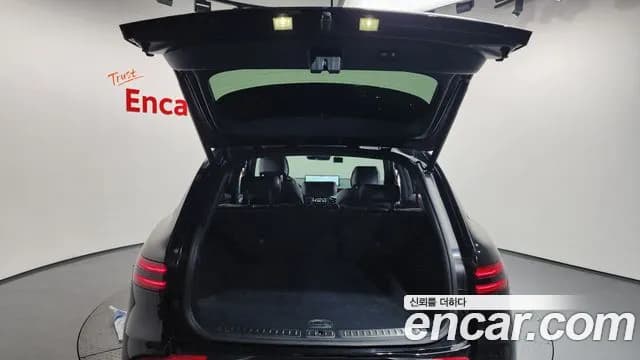 2021 Genesis GV70 2.5T Gasoline AWD Sold VIN KMTMA81BDMU007924 – trunk area 2021 Genesis GV70 2.5T Gasoline AWD Sold VIN KMTMA81BDMU007924 – trunk area