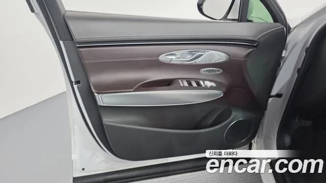 2021 Genesis GV70 2.5T Gasoline AWD Sold VIN KMTMA81BDMU008153 – photo 12 2021 Genesis GV70 2.5T Gasoline AWD Sold VIN KMTMA81BDMU008153 – photo 12