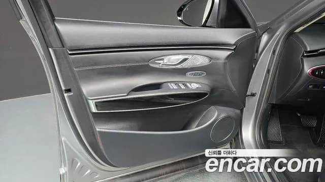 2021 Genesis GV70 2.5T Gasoline AWD Sold VIN KMTMA81BDMU008960 – photo 12 2021 Genesis GV70 2.5T Gasoline AWD Sold VIN KMTMA81BDMU008960 – photo 12