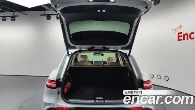 2021 Genesis GV70 2.5T Gasoline AWD Sold VIN KMTMA81BDMU010653 – undercarriage 2021 Genesis GV70 2.5T Gasoline AWD Sold VIN KMTMA81BDMU010653 – undercarriage