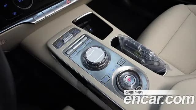 2021 Genesis GV70 2.5T Gasoline AWD Sold VIN KMTMA81BDMU015943 – trunk area 2021 Genesis GV70 2.5T Gasoline AWD Sold VIN KMTMA81BDMU015943 – trunk area