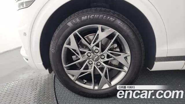2022 Genesis GV70 2.5T Gasoline AWD Sold VIN KMTMA81BDNU046375 – exterior detail 2022 Genesis GV70 2.5T Gasoline AWD Sold VIN KMTMA81BDNU046375 – exterior detail